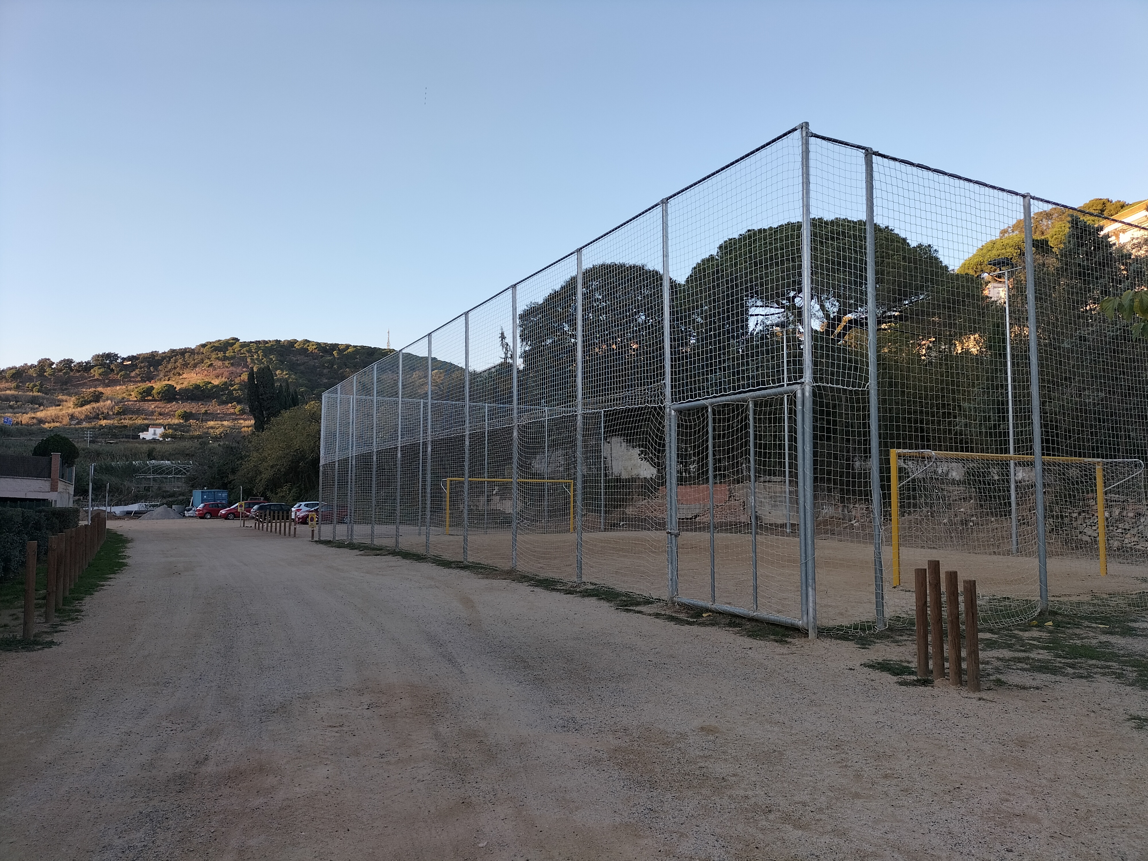 Finalitza la millora de la pista de futbol de la Sènia