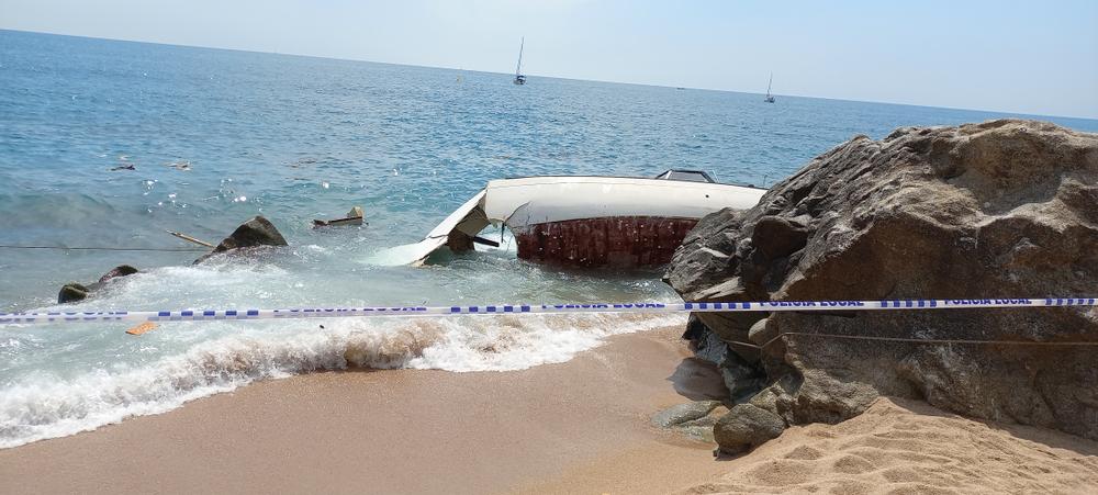 veler embarrancat a la platja