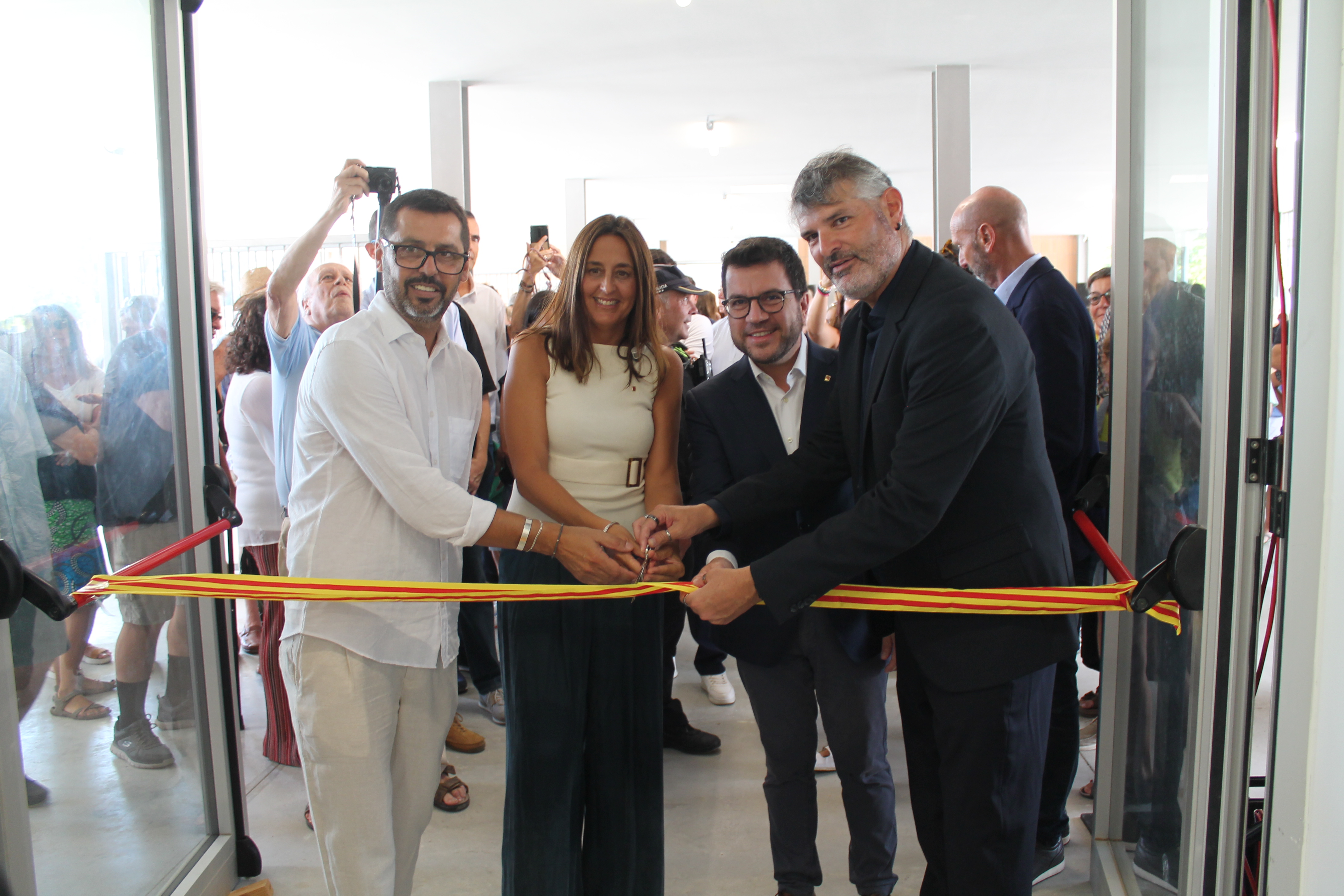 Àlbum de fotos de la inauguració de l'institut Escola de Sant Pol de Mar