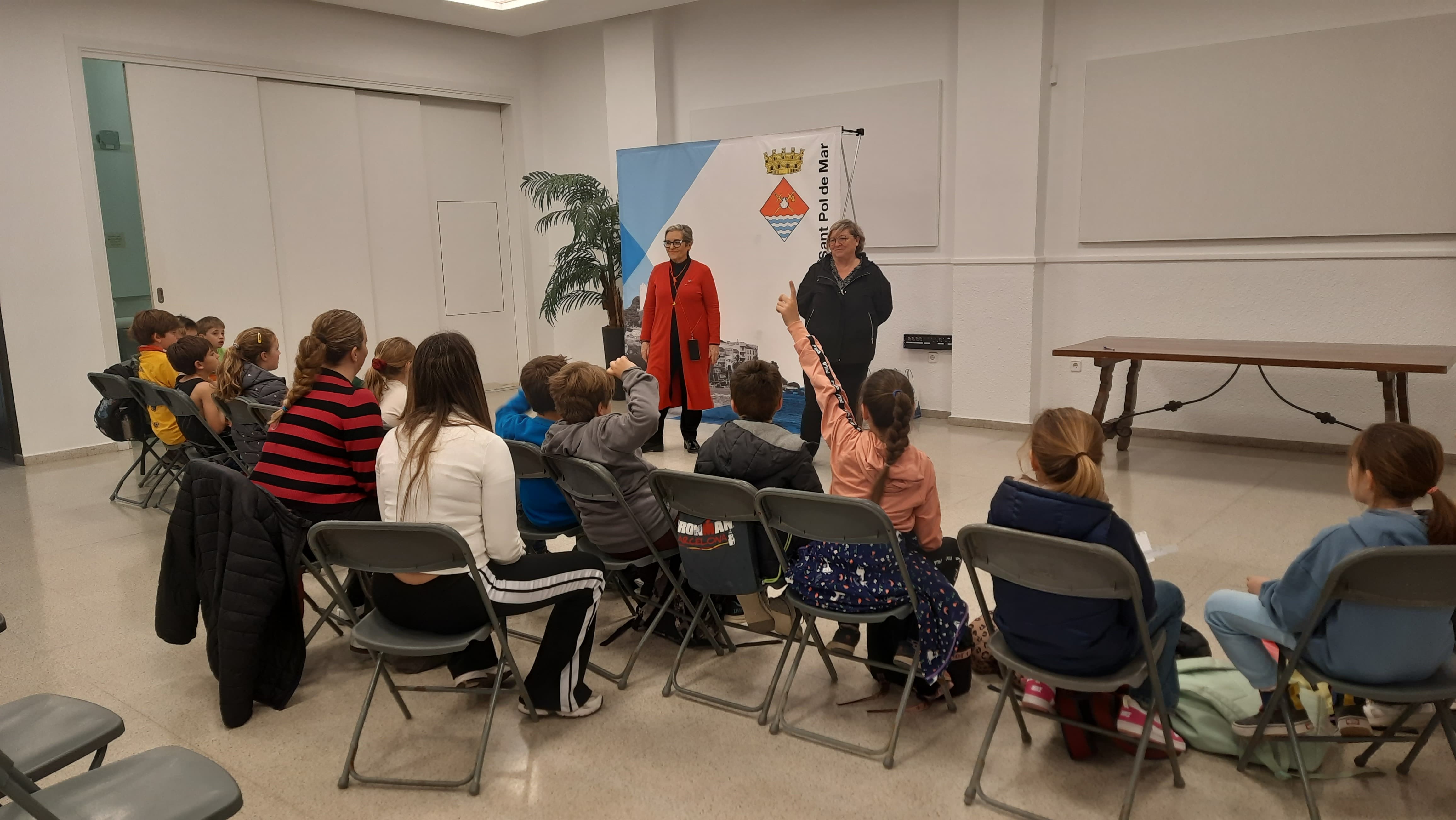 L'alumnat de 3r de primària de l'Escola Sant Pau visita les dependències municipals