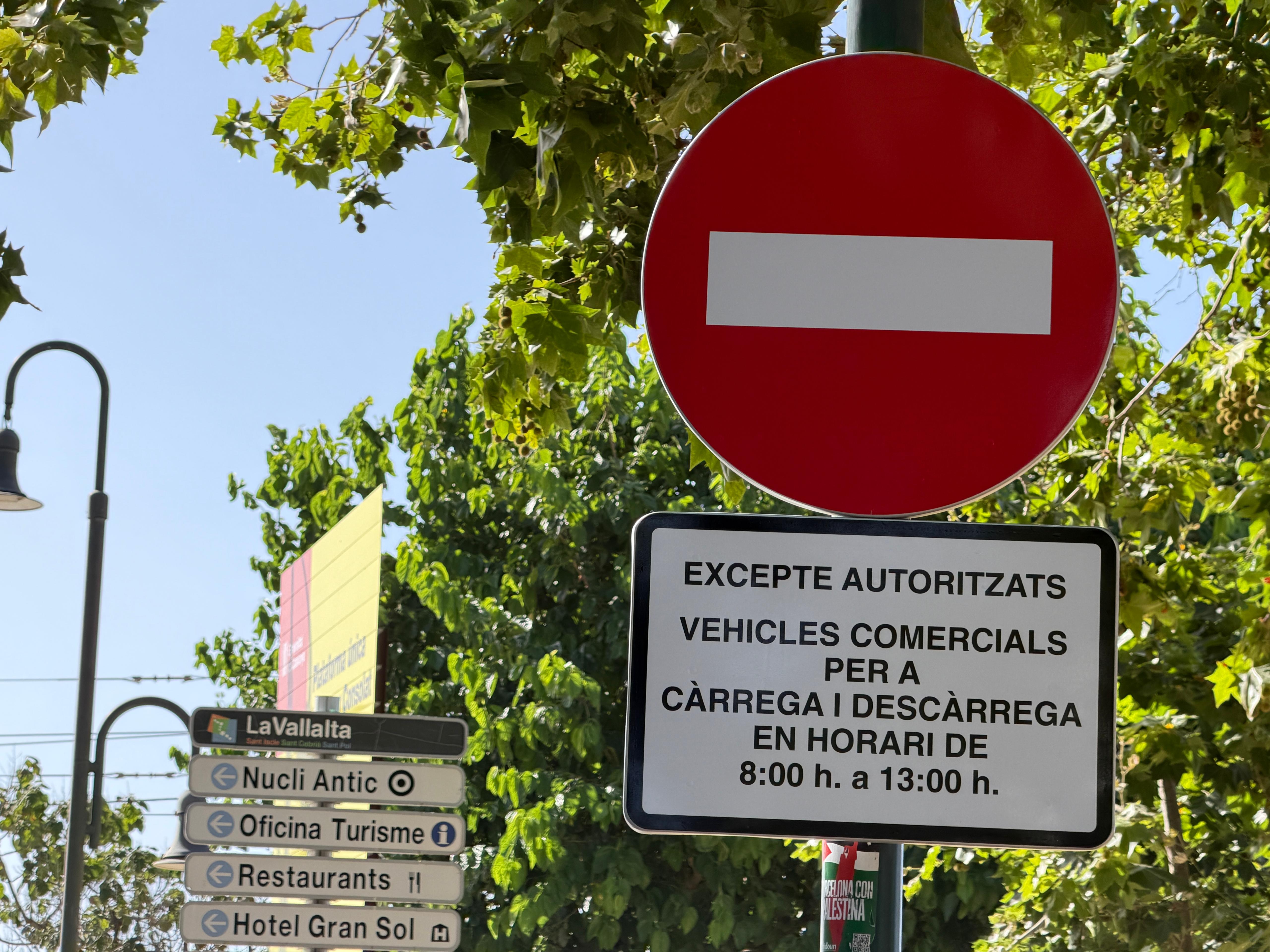 El carrer Consulat de Mar reobre al trànsit aquest dissabte